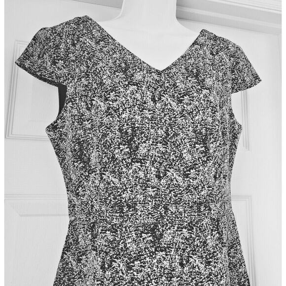 WOMEN'S BETSY JOHNSON SILVER AND BLACK METALLIC DRESS Size 6 Formal Wedding - Picture 5 of 9